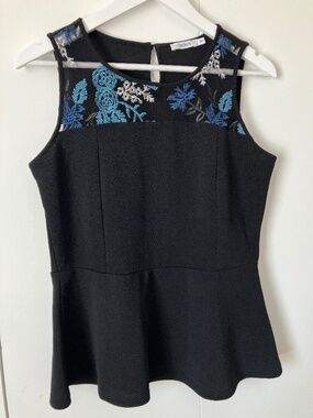 Rickis floral embroidered top size medium